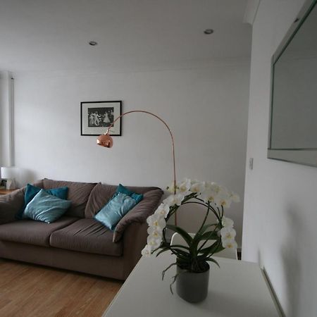 Molesey Near Hampton Court, Viking Short Stays West Molesey Bagian luar foto