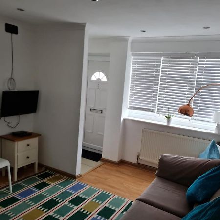 Molesey Near Hampton Court, Viking Short Stays West Molesey Bagian luar foto