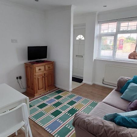 Molesey Near Hampton Court, Viking Short Stays West Molesey Bagian luar foto