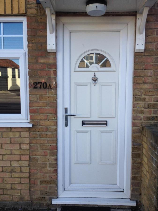 Molesey Near Hampton Court, Viking Short Stays West Molesey Bagian luar foto