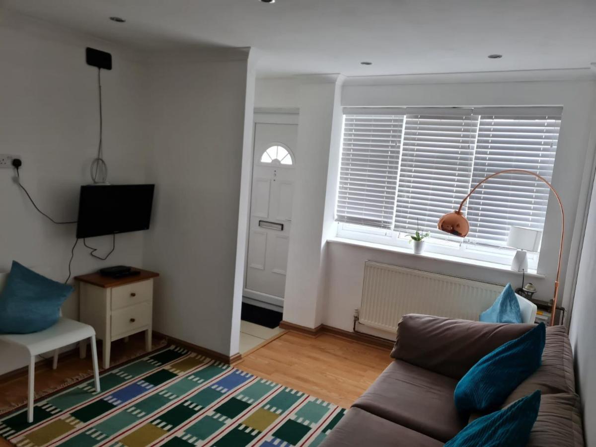 Molesey Near Hampton Court, Viking Short Stays West Molesey Bagian luar foto
