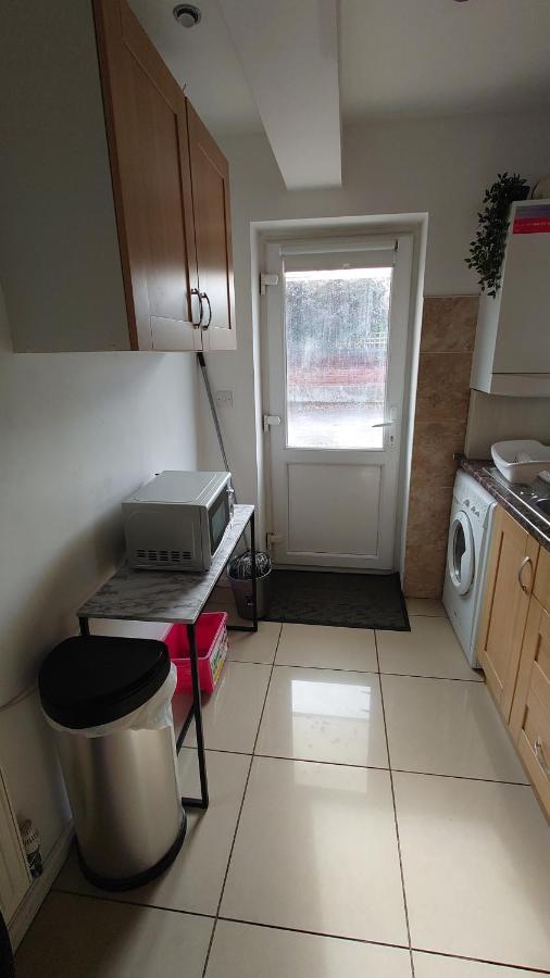 Molesey Near Hampton Court, Viking Short Stays West Molesey Bagian luar foto